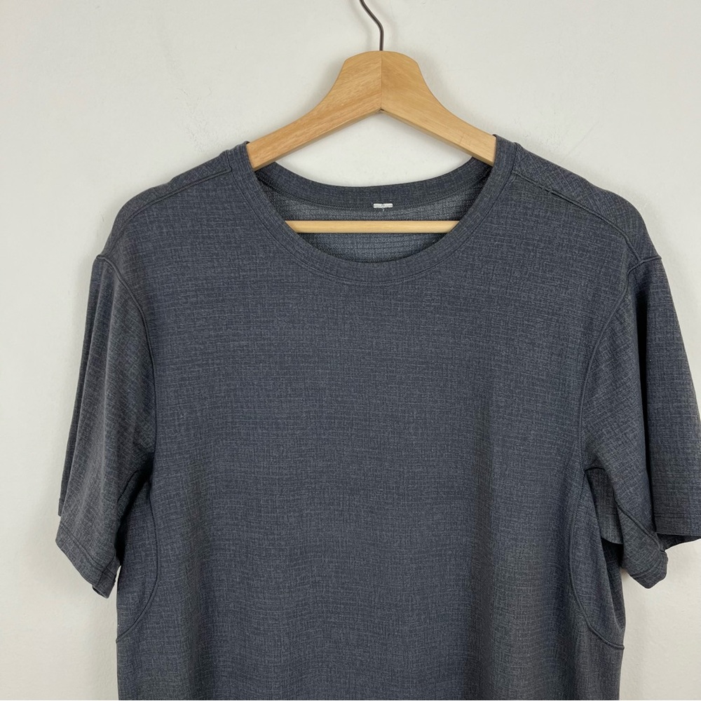 Lululemon Heather Gray Breathable Adjustable Waist Athletic Shirt Men’s‎ Size M